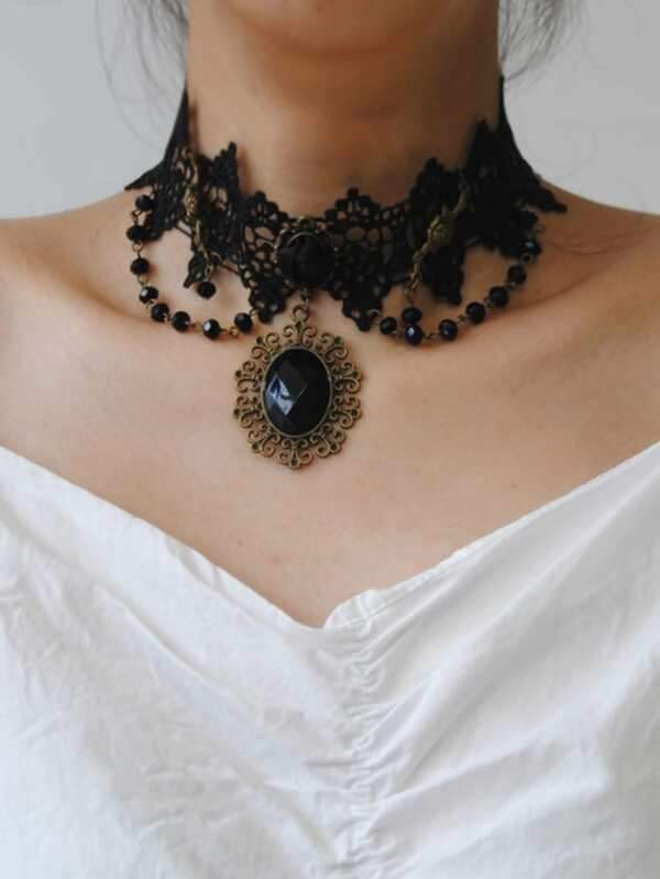 Gemstone Decor Necklace